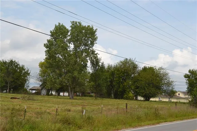 $130,000 | 319-th West 319-th W Old Kc Road Street, Paola, KS 66071