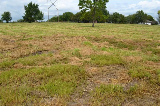 $130,000 | 319-th West 319-th W Old Kc Road Street, Paola, KS 66071