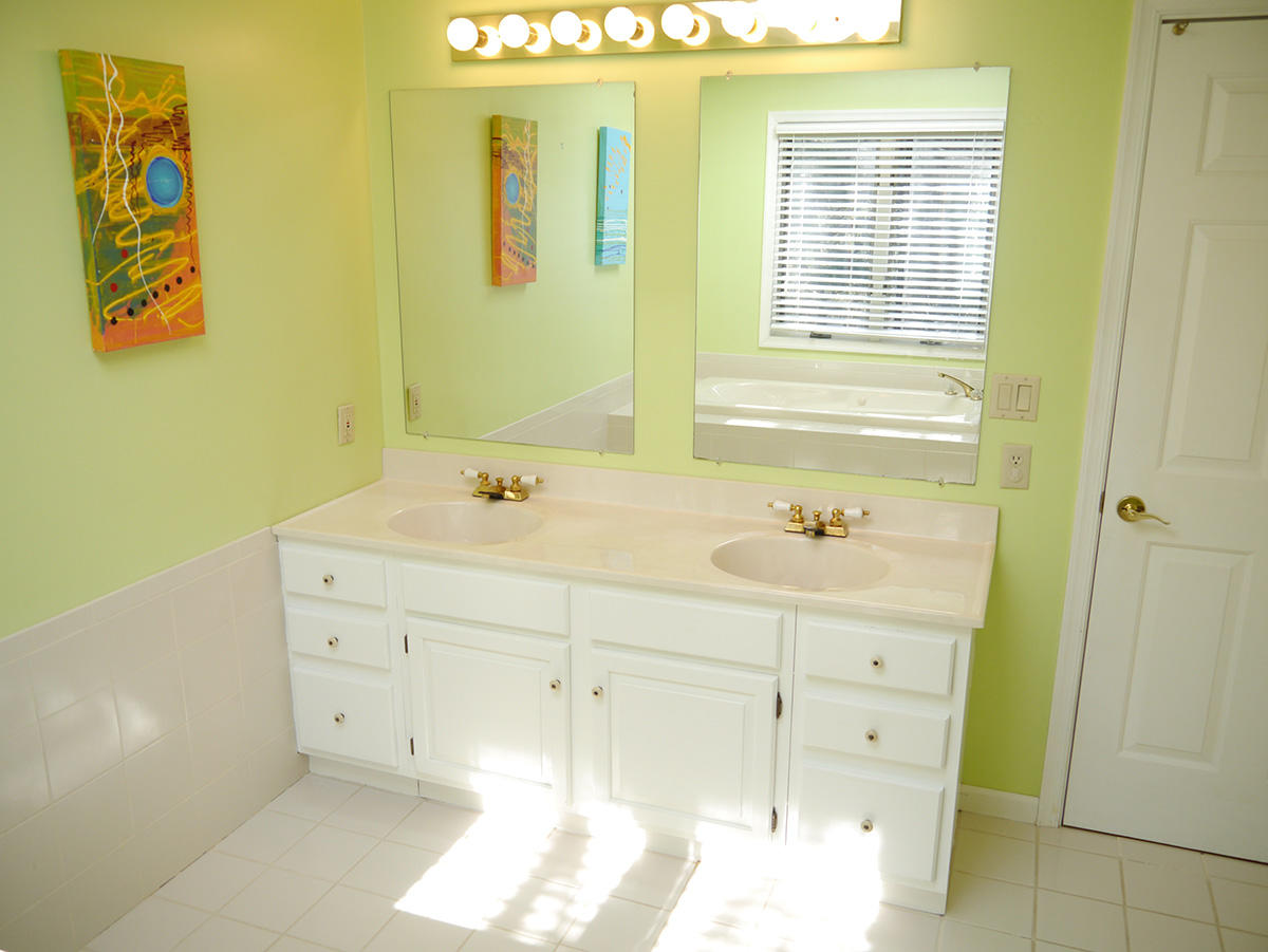 25 Grey Dove Road Lexington, VA 24450 - Photo 37 of 40 Grey Dove master vanity