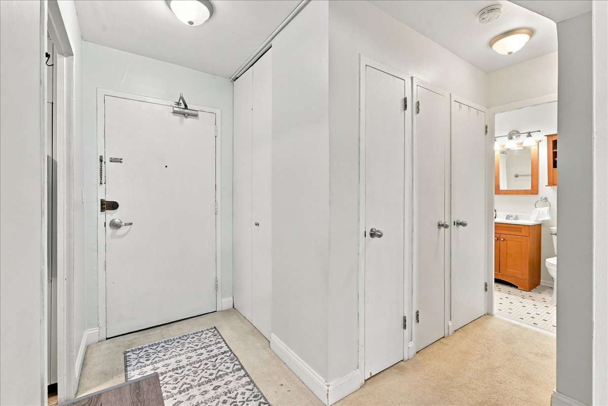 6301 North Sheridan Road, Unit 3D Chicago, IL 60660 - Photo 5 of 26 Gallery Image 5