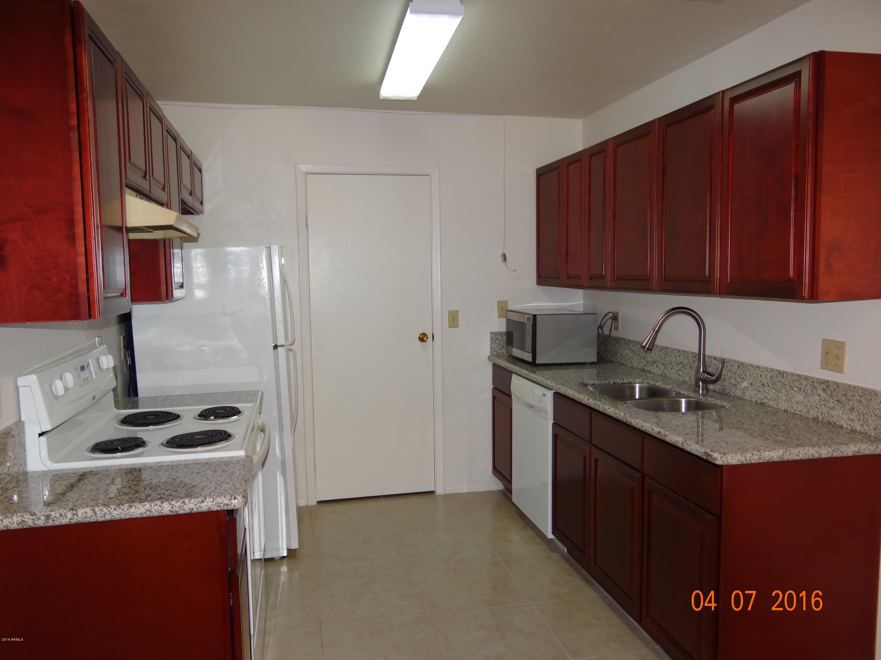 3511 East Baseline Road, Unit 1002 Phoenix, AZ 85042 - Photo 7 of 19 Listing Baseline 039