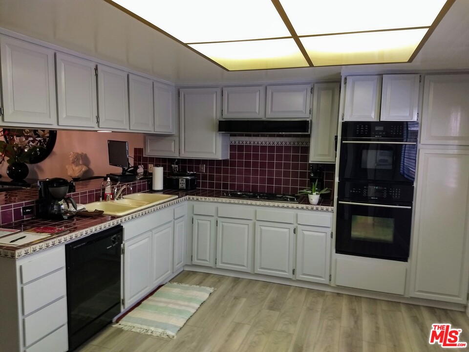 13229 Fiji Way, Unit D Marina del Rey, CA 90292 - Photo 4 of 12