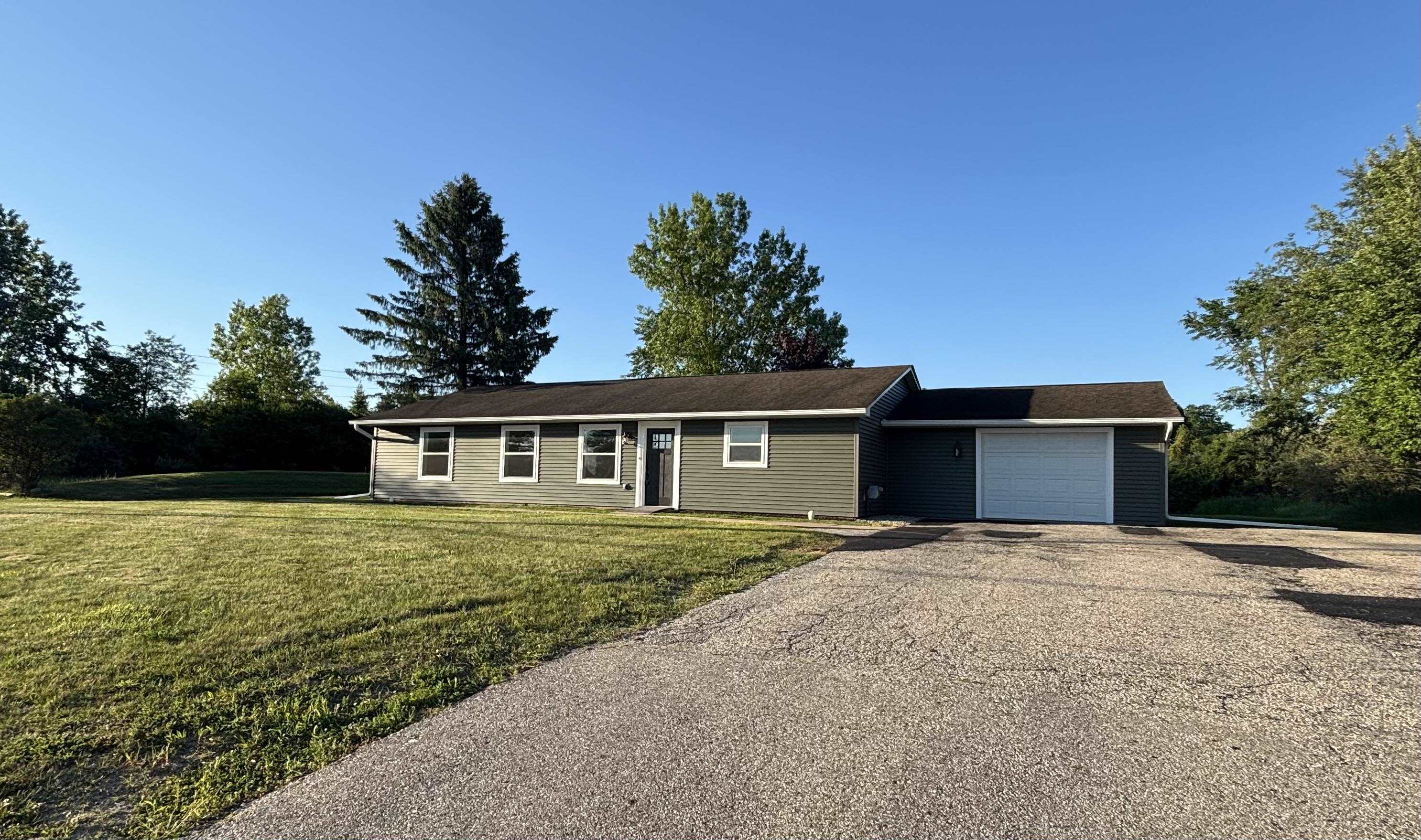 3092 East Deerfield Road Mount Pleasant, MI 48858 - Photo 2 of 32