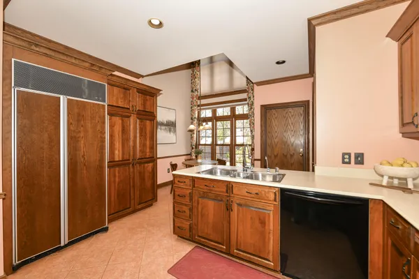 $815,000 | 530 Park Circle, Elm Grove, WI 53122