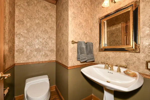 $815,000 | 530 Park Circle, Elm Grove, WI 53122
