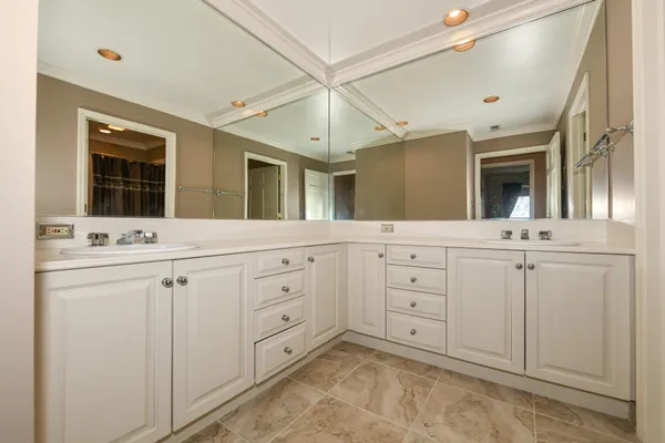 $815,000 | 530 Park Circle, Elm Grove, WI 53122