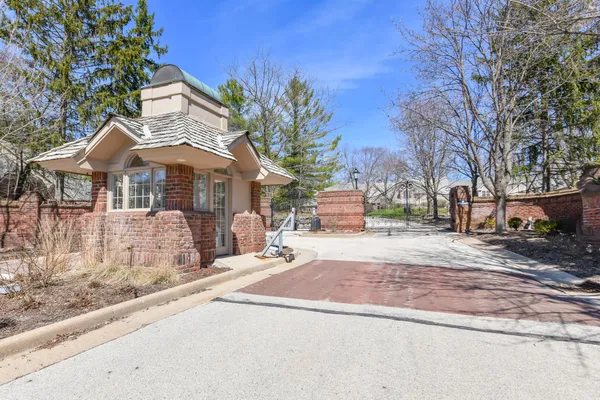 $815,000 | 530 Park Circle, Elm Grove, WI 53122