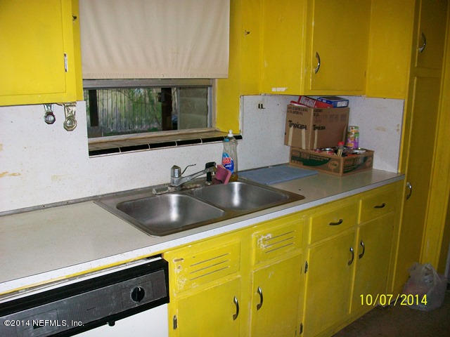 2785 Merwyn Road Jacksonville, FL 32207 - Photo 14 of 19 Kitchen