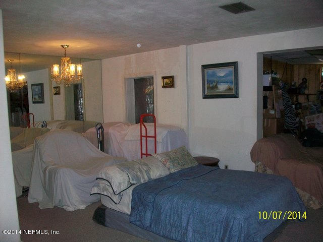 2785 Merwyn Road Jacksonville, FL 32207 - Photo 4 of 19 LR with tenants furniture