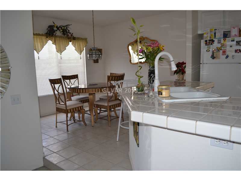 10158 Rice Paper Street Las Vegas, NV 89183 - Photo 4 of 24 Kitchen.