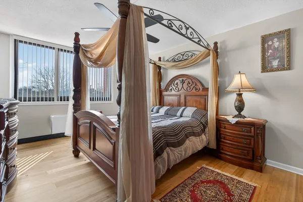 $275,000 | 2000 St Regis Drive, Unit 2B, Lombard, IL 60148