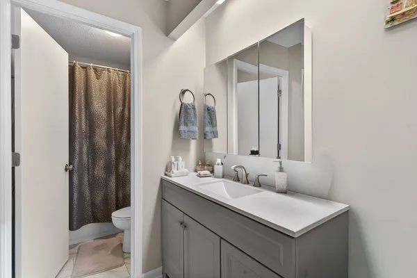 $275,000 | 2000 St Regis Drive, Unit 2B, Lombard, IL 60148