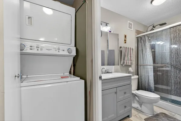 $275,000 | 2000 St Regis Drive, Unit 2B, Lombard, IL 60148