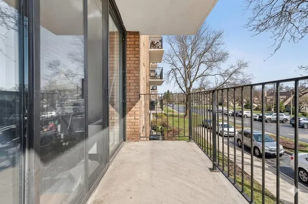 $275,000 | 2000 St Regis Drive, Unit 2B, Lombard, IL 60148