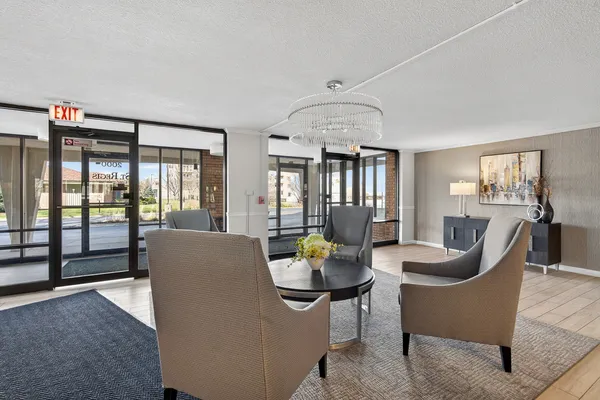 $275,000 | 2000 St Regis Drive, Unit 2B, Lombard, IL 60148