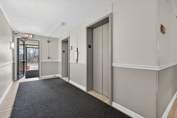 $275,000 | 2000 St Regis Drive, Unit 2B, Lombard, IL 60148