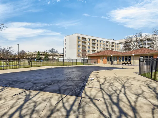 $275,000 | 2000 St Regis Drive, Unit 2B, Lombard, IL 60148