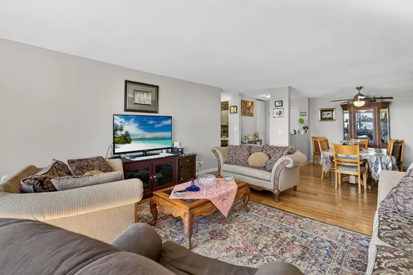 $275,000 | 2000 St Regis Drive, Unit 2B, Lombard, IL 60148