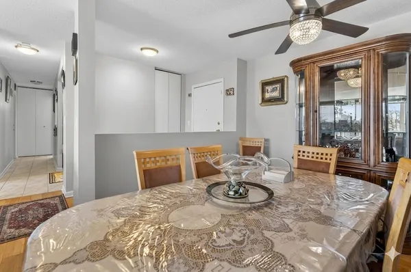 $275,000 | 2000 St Regis Drive, Unit 2B, Lombard, IL 60148