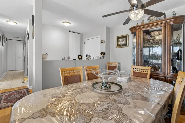 $275,000 | 2000 St Regis Drive, Unit 2B, Lombard, IL 60148