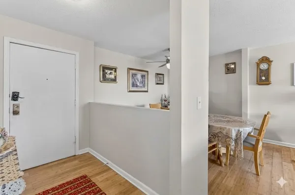 $275,000 | 2000 St Regis Drive, Unit 2B, Lombard, IL 60148