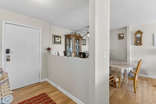 $275,000 | 2000 St Regis Drive, Unit 2B, Lombard, IL 60148