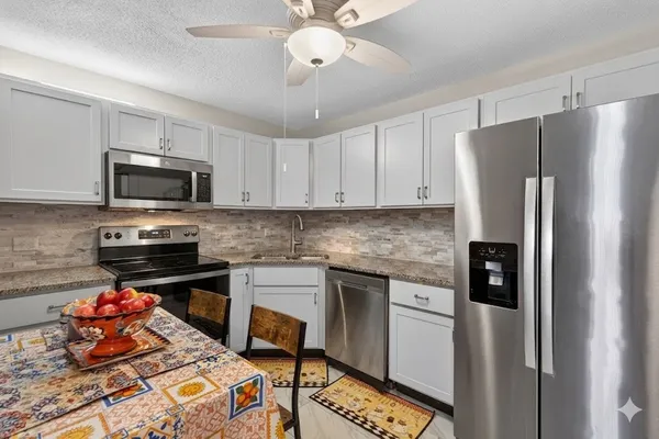 $275,000 | 2000 St Regis Drive, Unit 2B, Lombard, IL 60148