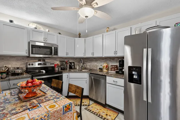 $275,000 | 2000 St Regis Drive, Unit 2B, Lombard, IL 60148