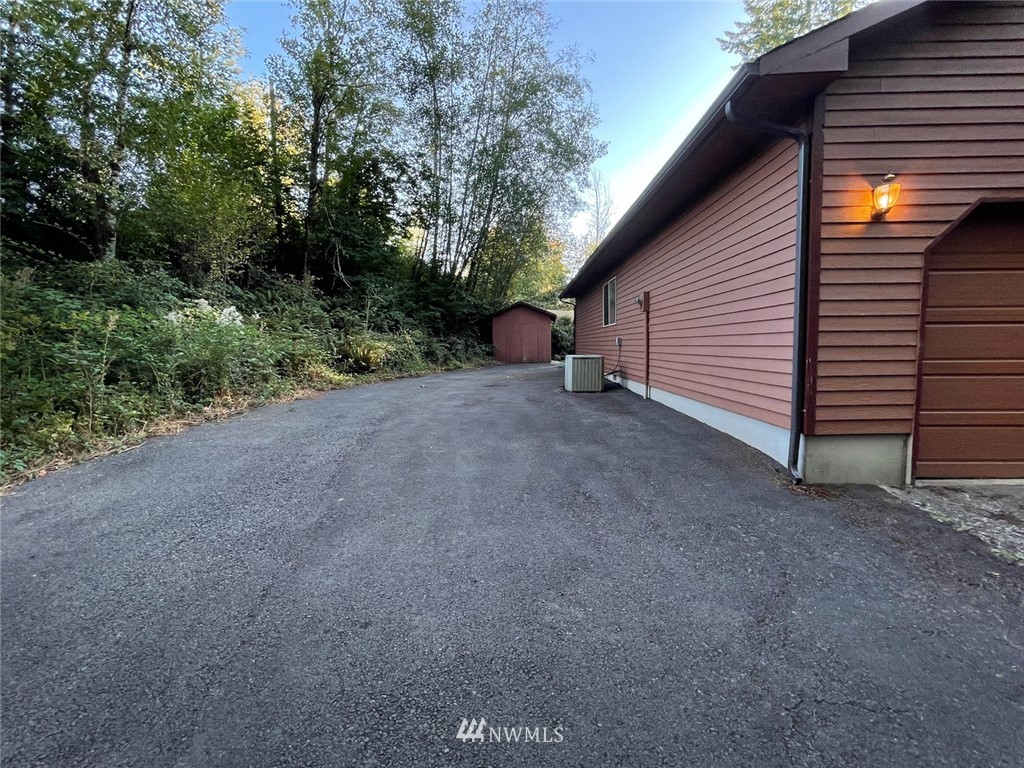207 Southeast Rice Street Winlock, WA 98596 - Photo 3 of 32