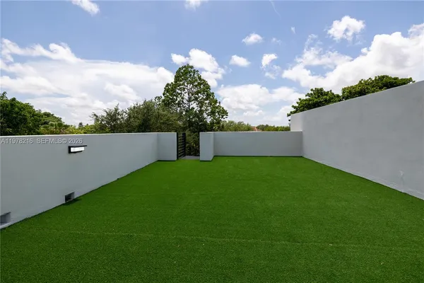 $9,500 | 8850 Northeast 8th Court, Unit 8850, Miami, FL 33138