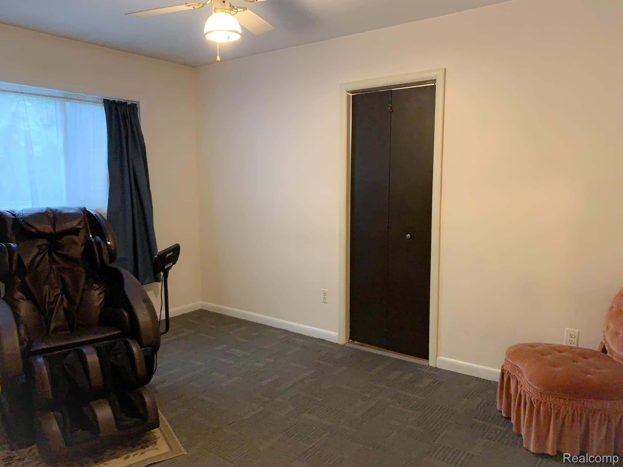 28350 Bayberry Road Farmington, MI 48331 - Photo 22 of 26 28530 BAYBERRY FARMINGTON HILLS MI (20).jpg