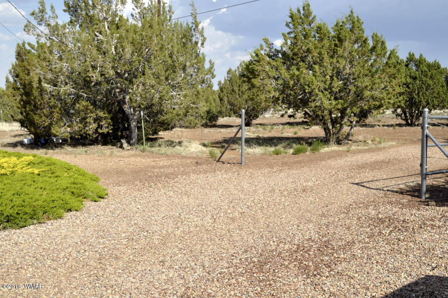 8110 Well Road Show Low, AZ 85901 - Photo 15 of 26 Gallery Image 15