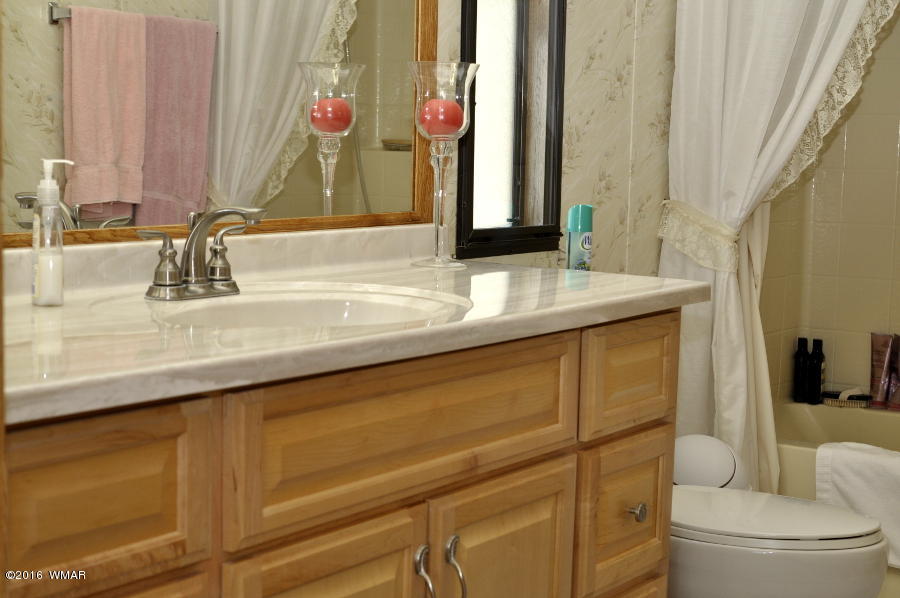 8110 Well Road Show Low, AZ 85901 - Photo 10 of 26 Gallery Image 10