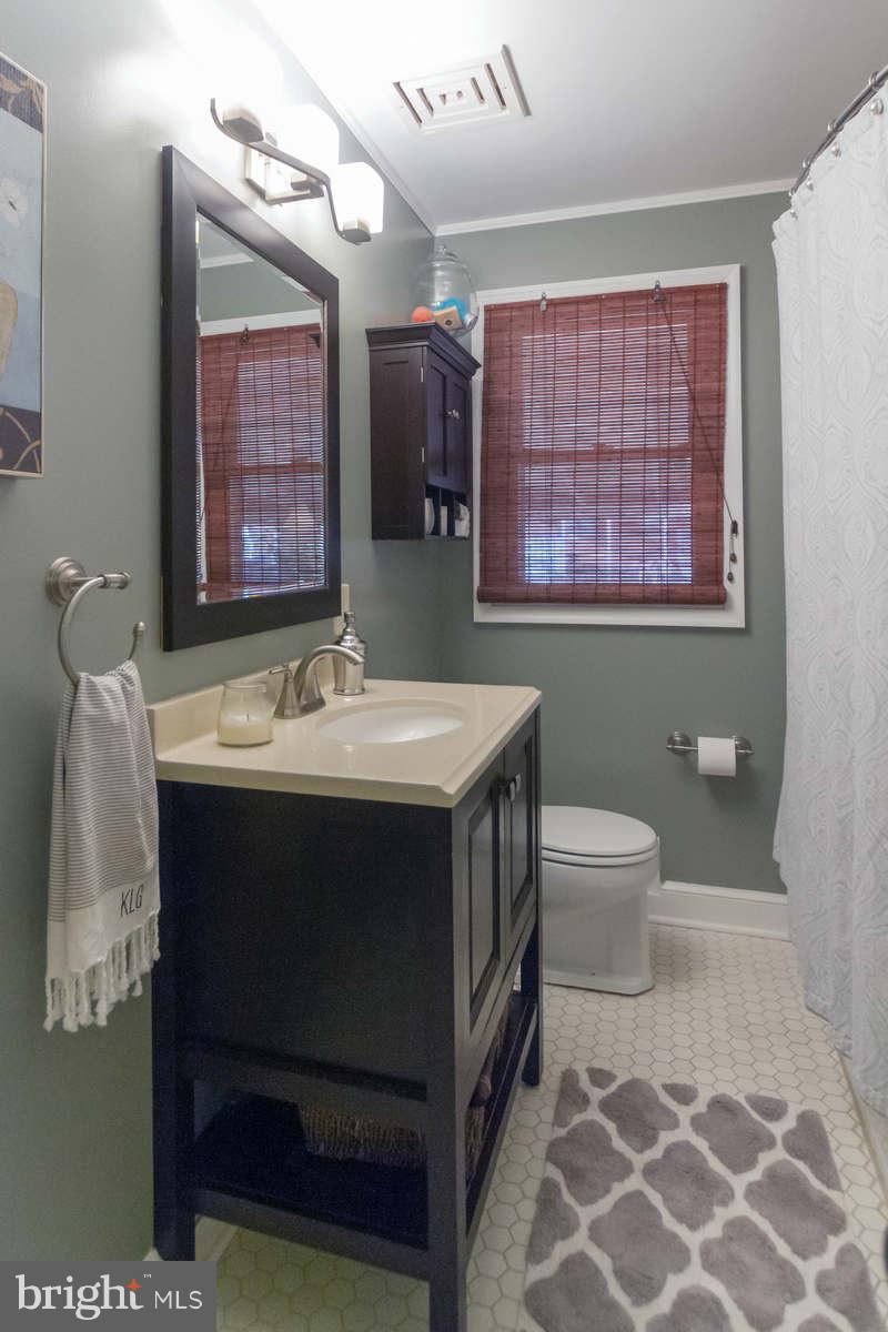 2420 Harwood Road Baltimore, MD 21234 - Photo 17 of 30 Bath