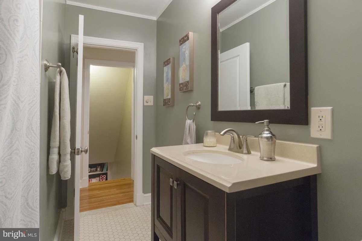 2420 Harwood Road Baltimore, MD 21234 - Photo 18 of 30 Bath