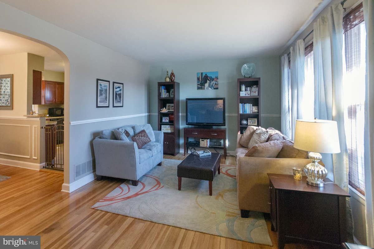 2420 Harwood Road Baltimore, MD 21234 - Photo 23 of 30 Living Room