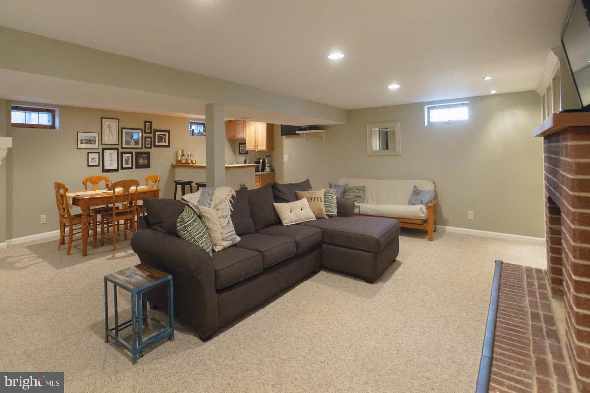 2420 Harwood Road Baltimore, MD 21234 - Photo 6 of 30 Family Room