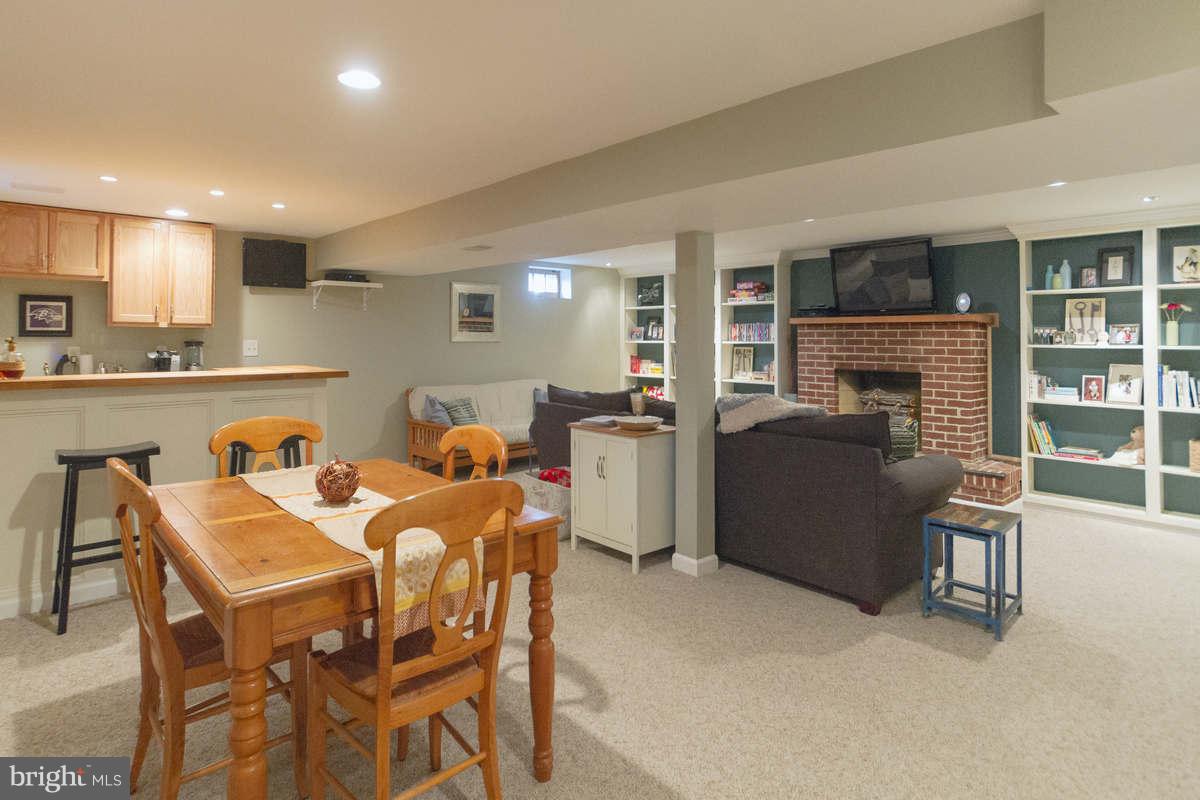 2420 Harwood Road Baltimore, MD 21234 - Photo 7 of 30 Family Room