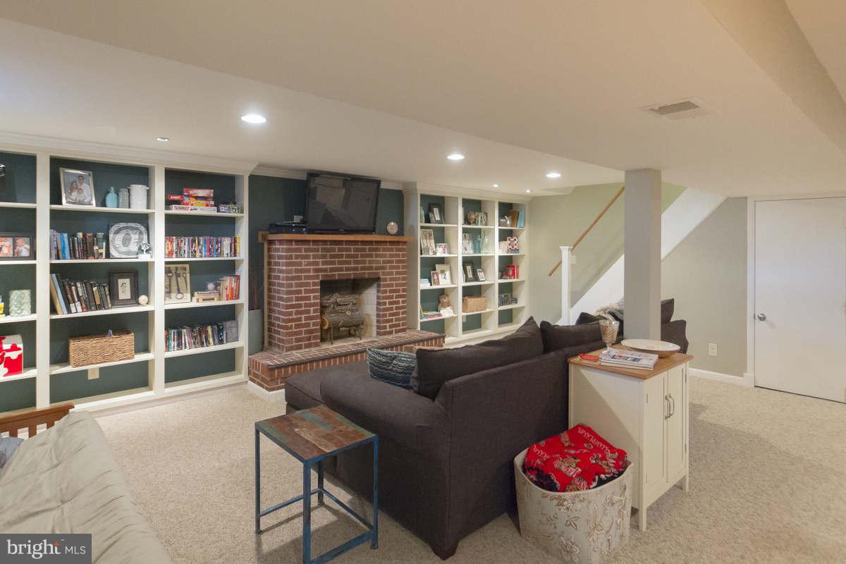 2420 Harwood Road Baltimore, MD 21234 - Photo 8 of 30 Family Room