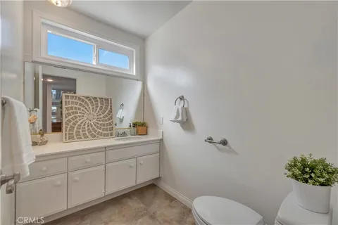 $1,599,999 | 19201 Sherborne Lane, Huntington Beach, CA 92646