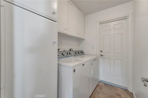 $1,599,999 | 19201 Sherborne Lane, Huntington Beach, CA 92646