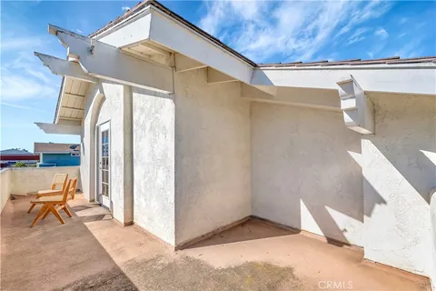 $1,599,999 | 19201 Sherborne Lane, Huntington Beach, CA 92646
