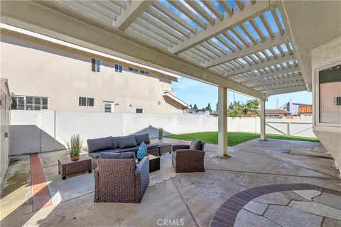 $1,599,999 | 19201 Sherborne Lane, Huntington Beach, CA 92646