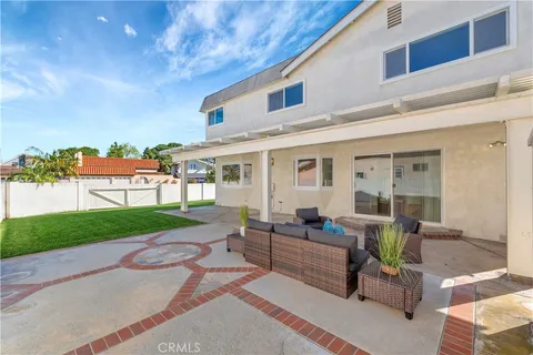 $1,599,999 | 19201 Sherborne Lane, Huntington Beach, CA 92646