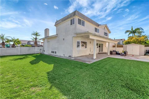 $1,599,999 | 19201 Sherborne Lane, Huntington Beach, CA 92646