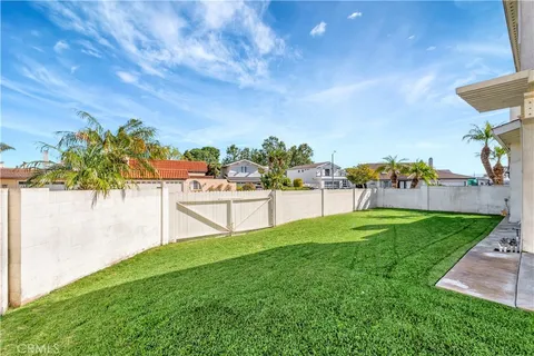 $1,599,999 | 19201 Sherborne Lane, Huntington Beach, CA 92646