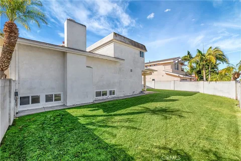 $1,599,999 | 19201 Sherborne Lane, Huntington Beach, CA 92646