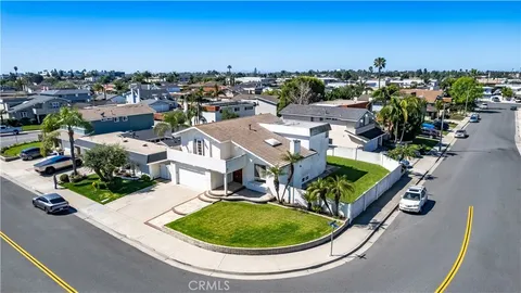 $1,599,999 | 19201 Sherborne Lane, Huntington Beach, CA 92646