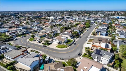 $1,599,999 | 19201 Sherborne Lane, Huntington Beach, CA 92646