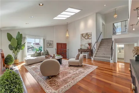 $1,599,999 | 19201 Sherborne Lane, Huntington Beach, CA 92646
